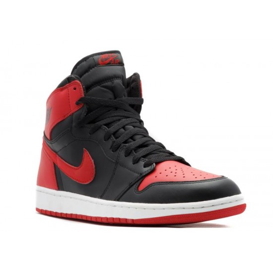 AIR JORDAN 1 RETRO BRED 2001  136066 061