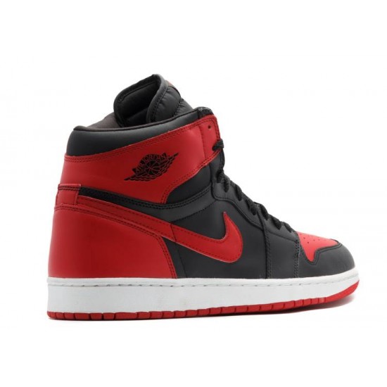 AIR JORDAN 1 RETRO BRED 2001  136066 061