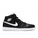 AIR JORDAN 1 RETRO MID BLACK WHITE  554724 038